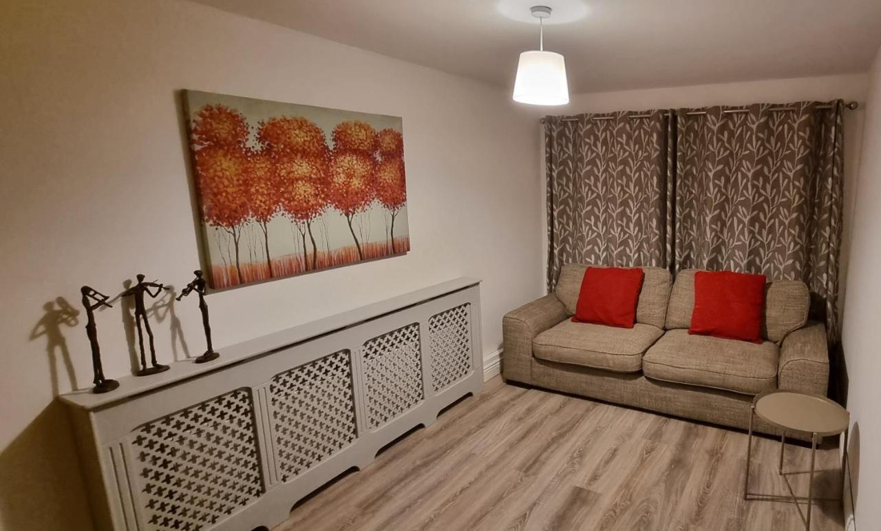 Spacious Curragh 2-Bed Apartment With Own Entrance Brownstown Exterior foto