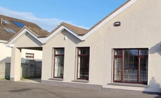 Spacious Curragh 2-Bed Apartment With Own Entrance Brownstown Exterior foto